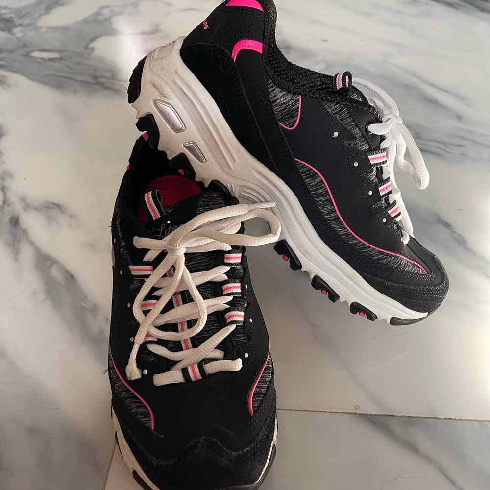 Sketchers sneakers